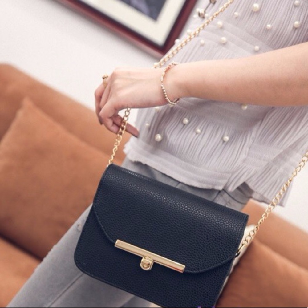 🆕 Poppy Crossbody Bag - Blk with Gold Chain